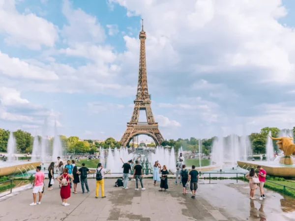 Paris: Eiffel Tower, Aquarium, and Seine River Cruise Tour